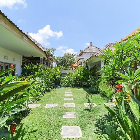 Karan Homestay Canggu Exterior photo